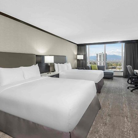 Hilton Vancouver Metrotown Бърнаби Екстериор снимка