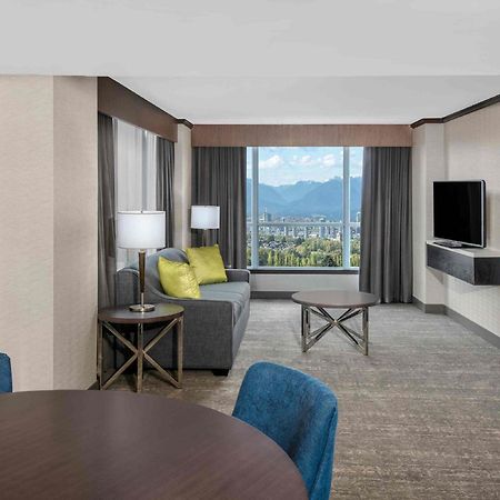 Hilton Vancouver Metrotown Бърнаби Екстериор снимка