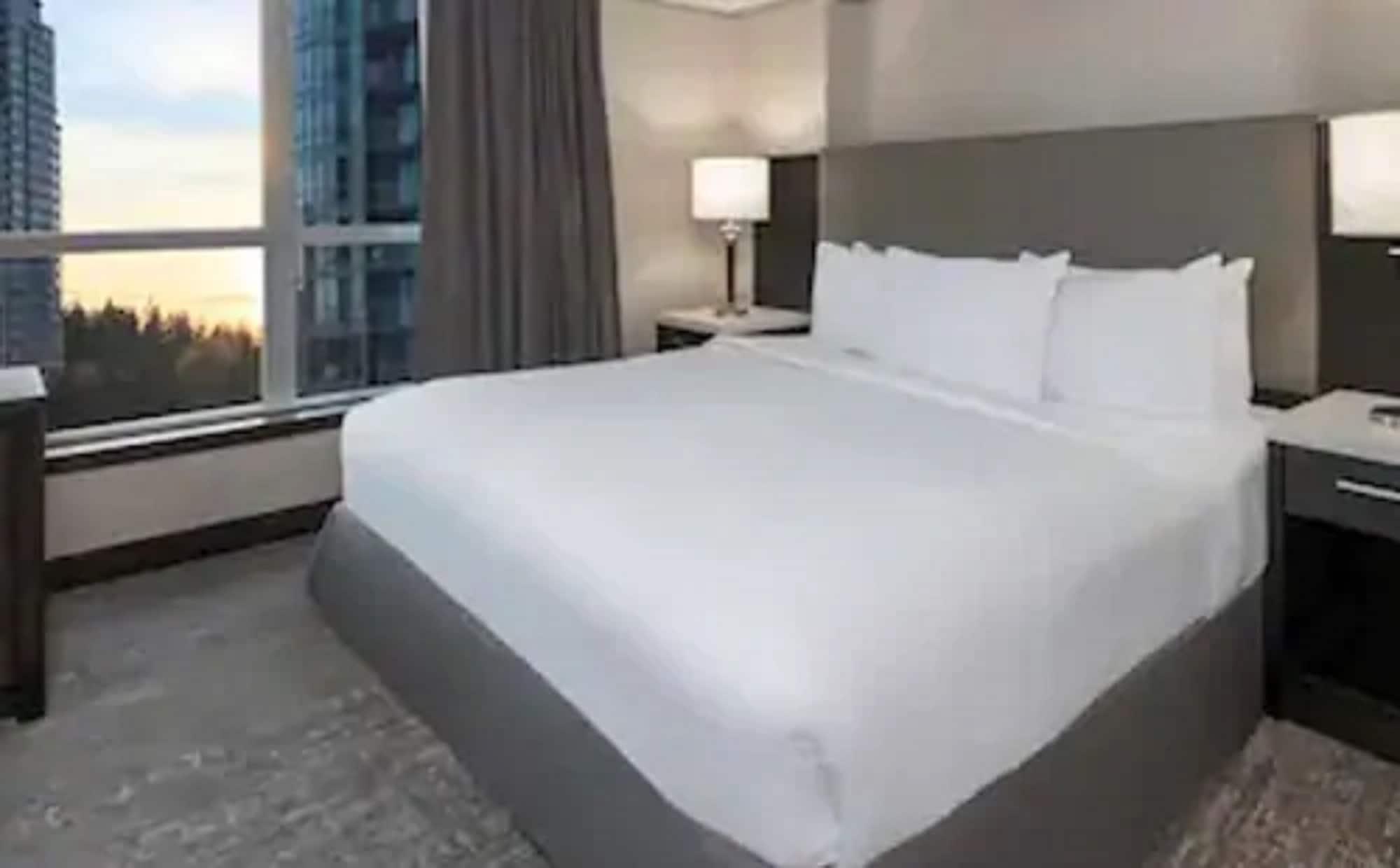 Hilton Vancouver Metrotown Бърнаби Екстериор снимка