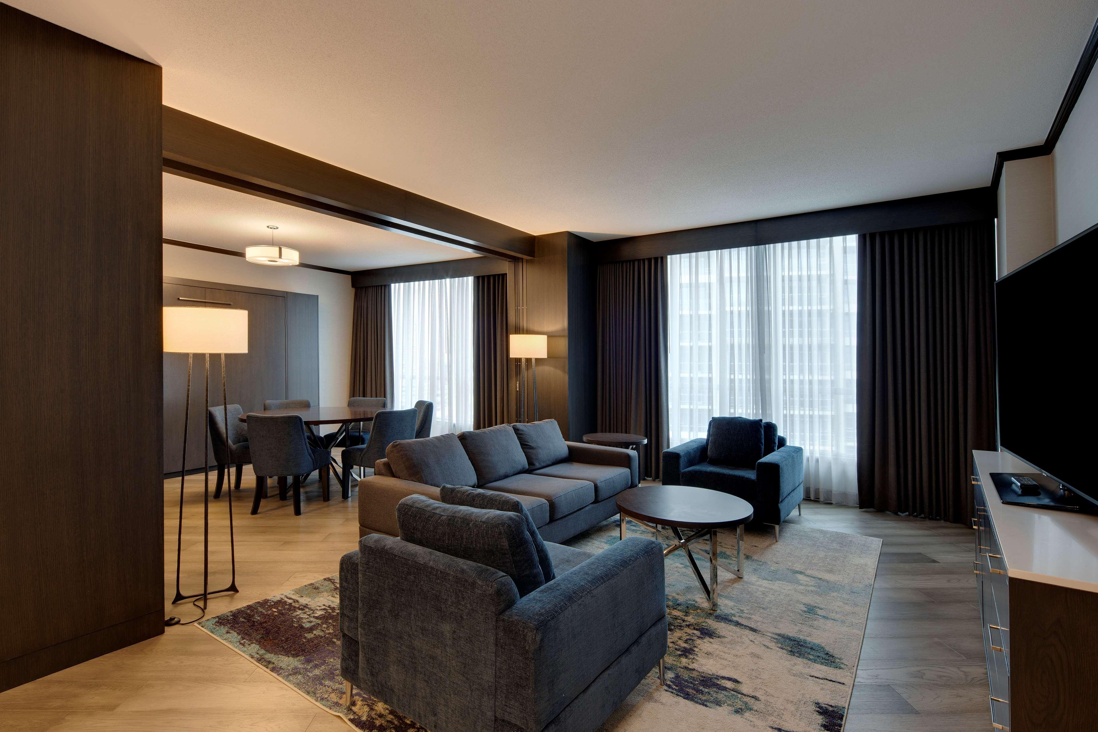 Hilton Vancouver Metrotown Бърнаби Екстериор снимка