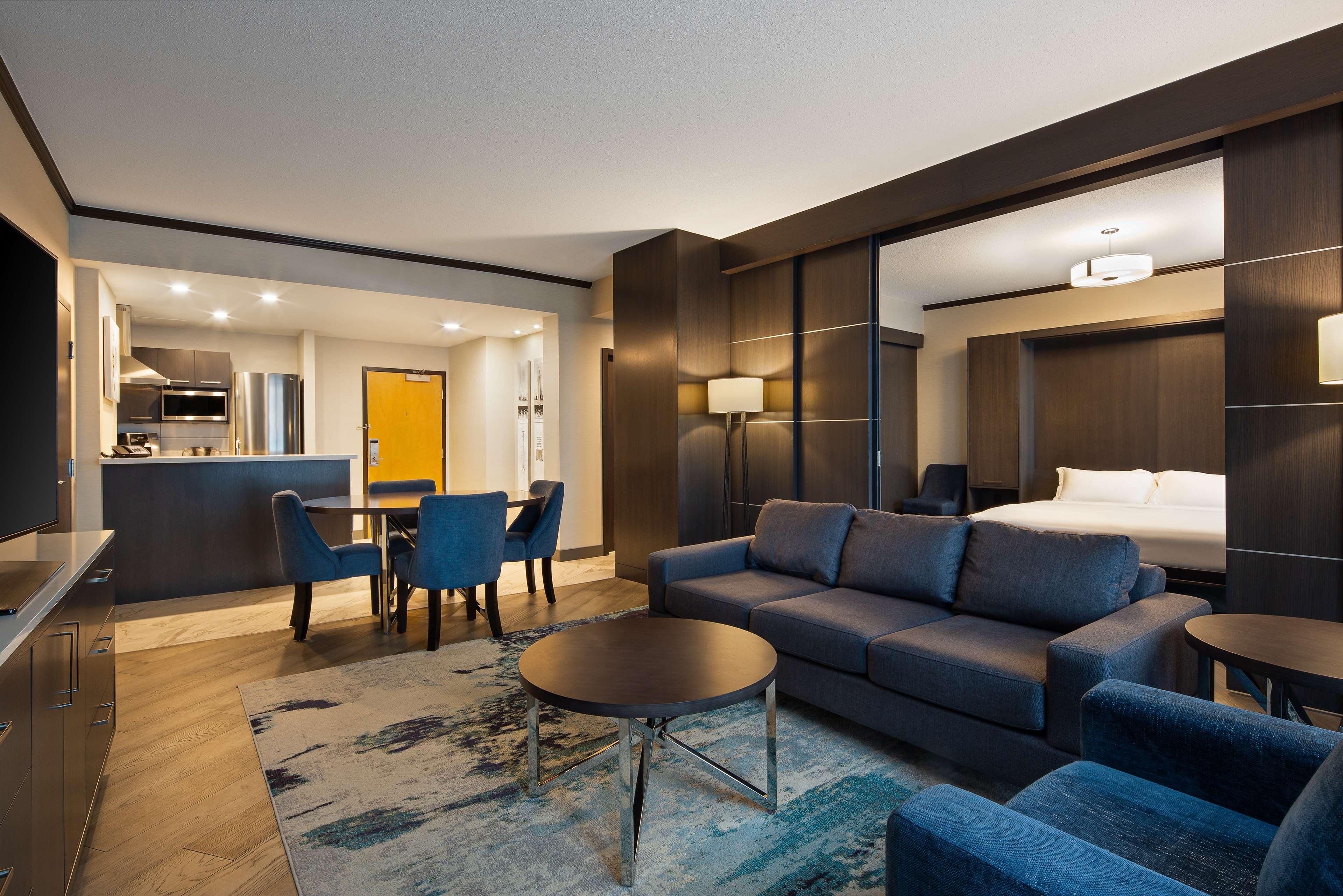 Hilton Vancouver Metrotown Бърнаби Екстериор снимка