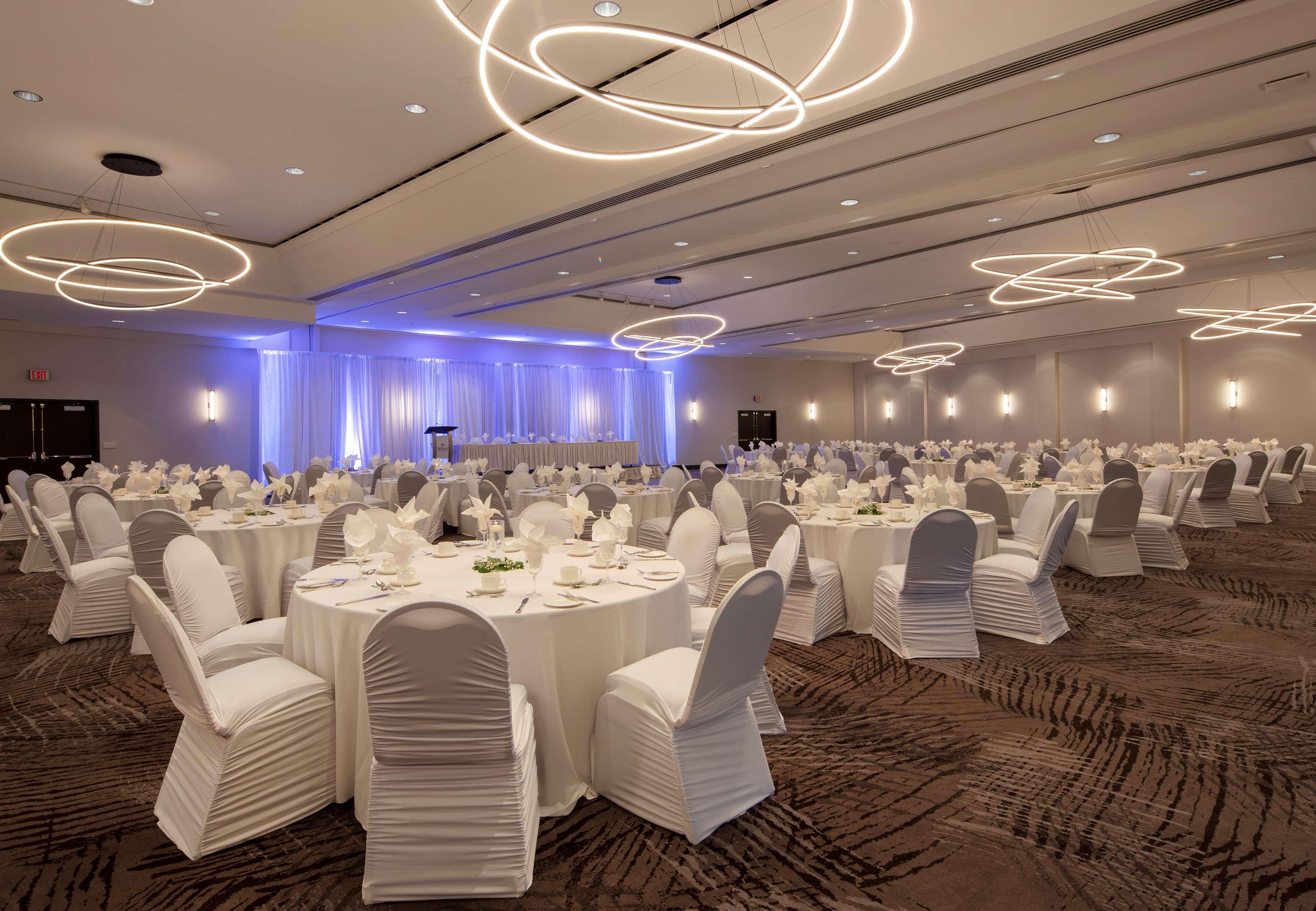 Hilton Vancouver Metrotown Бърнаби Екстериор снимка