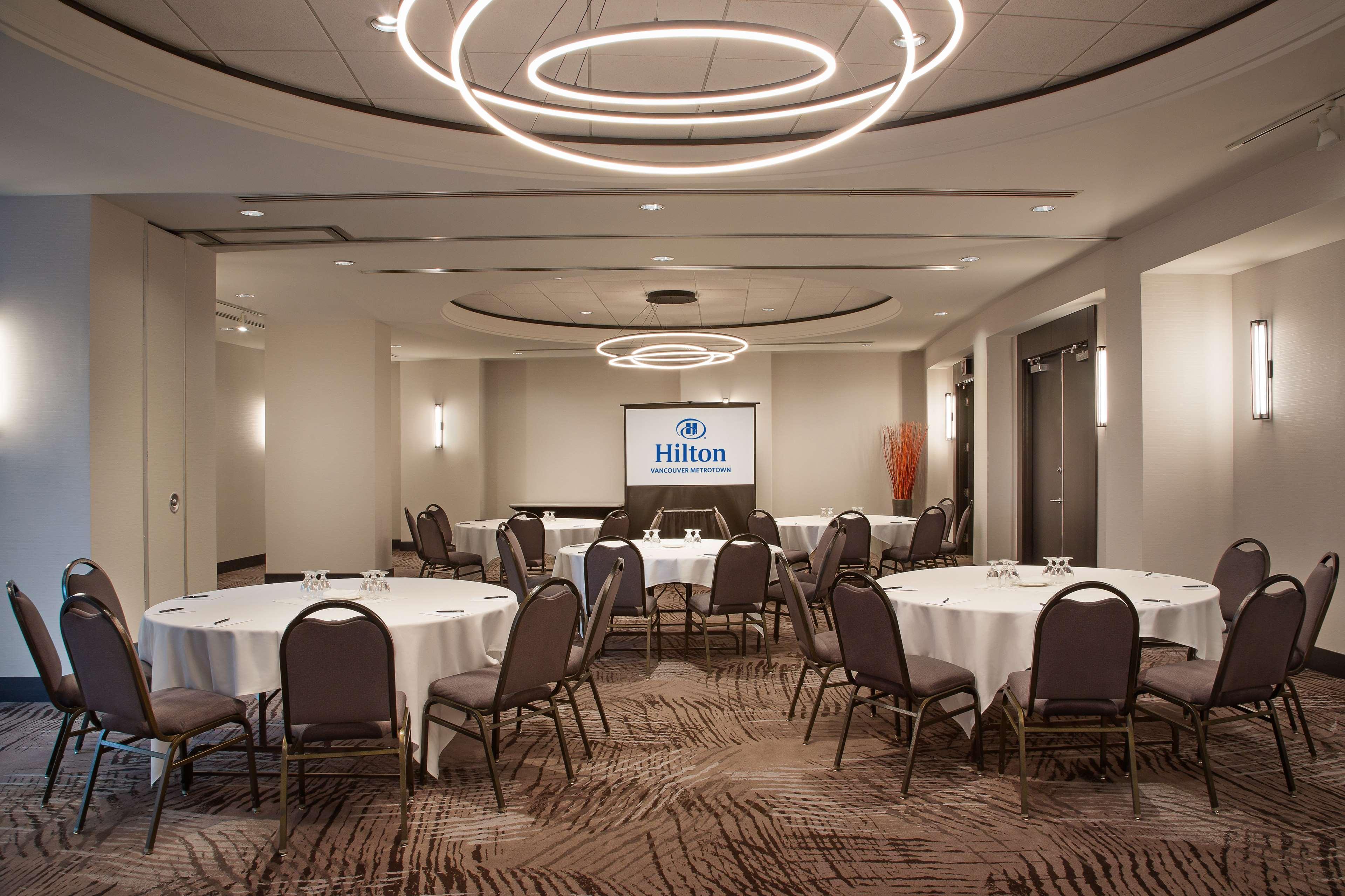 Hilton Vancouver Metrotown Бърнаби Екстериор снимка