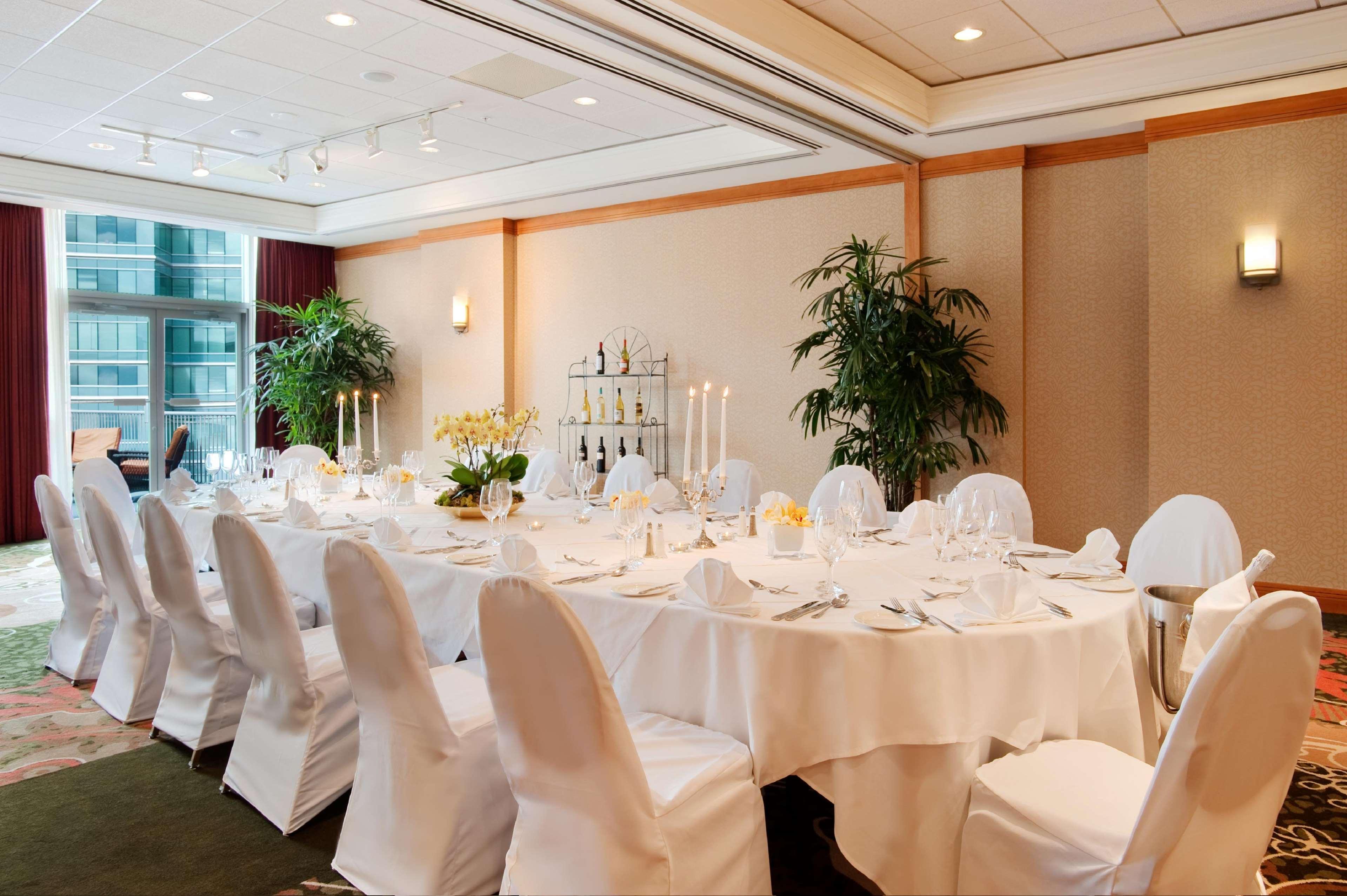 Hilton Vancouver Metrotown Бърнаби Екстериор снимка