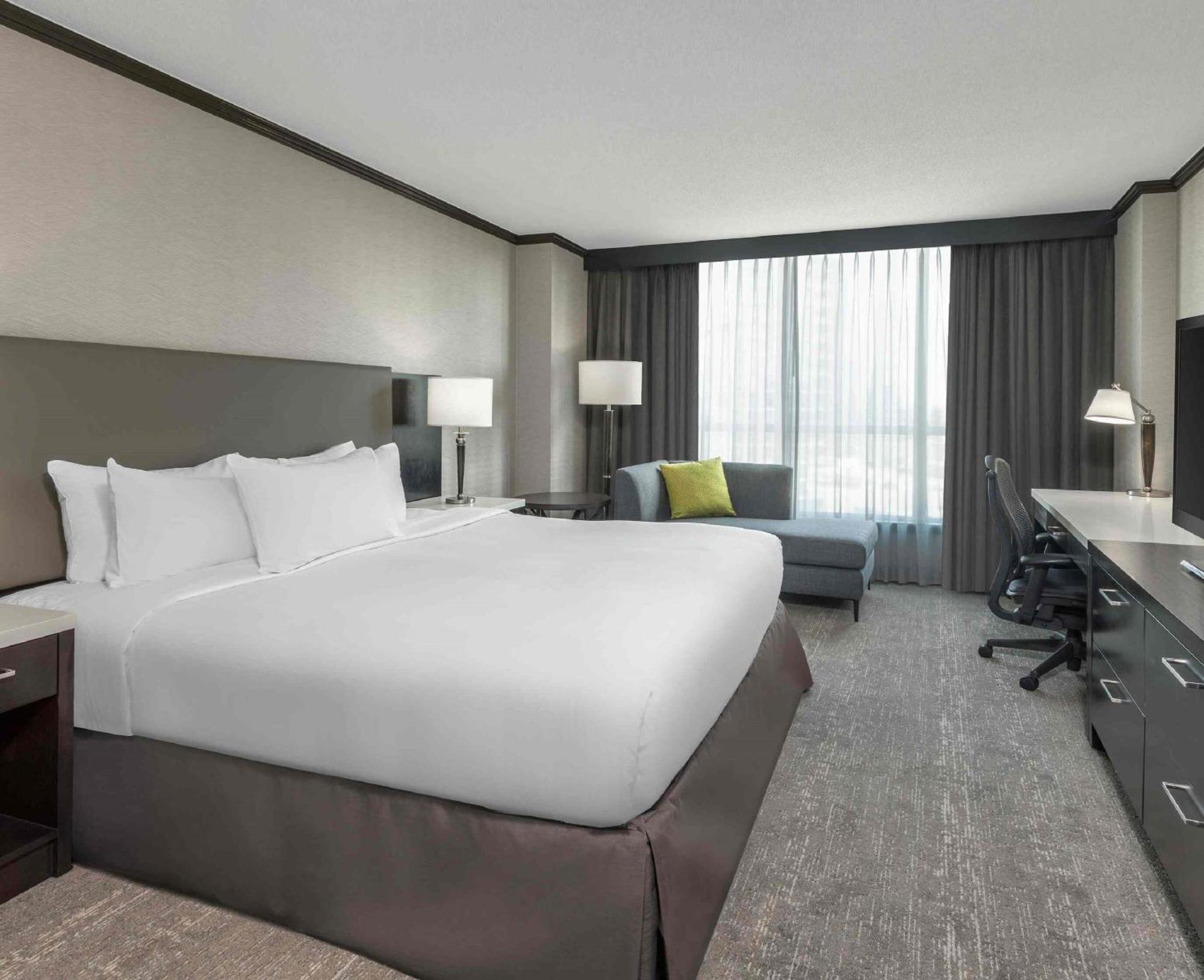 Hilton Vancouver Metrotown Бърнаби Екстериор снимка
