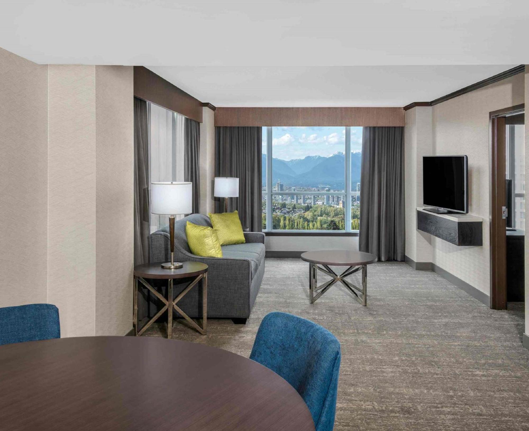 Hilton Vancouver Metrotown Бърнаби Екстериор снимка