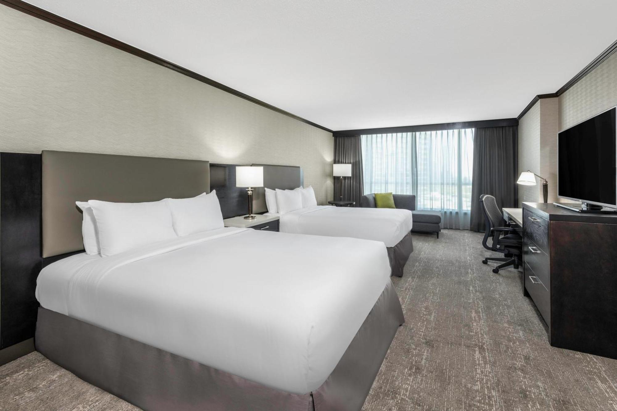 Hilton Vancouver Metrotown Бърнаби Екстериор снимка
