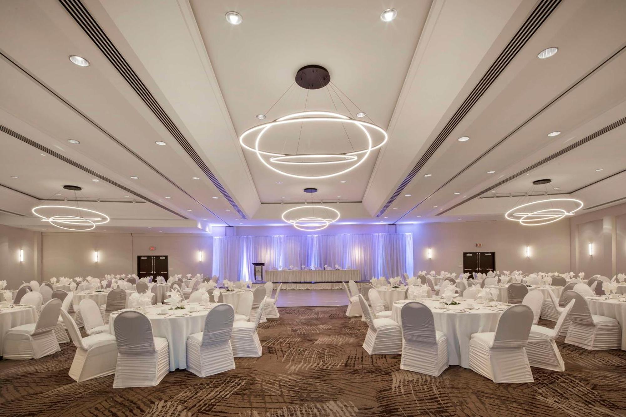 Hilton Vancouver Metrotown Бърнаби Екстериор снимка