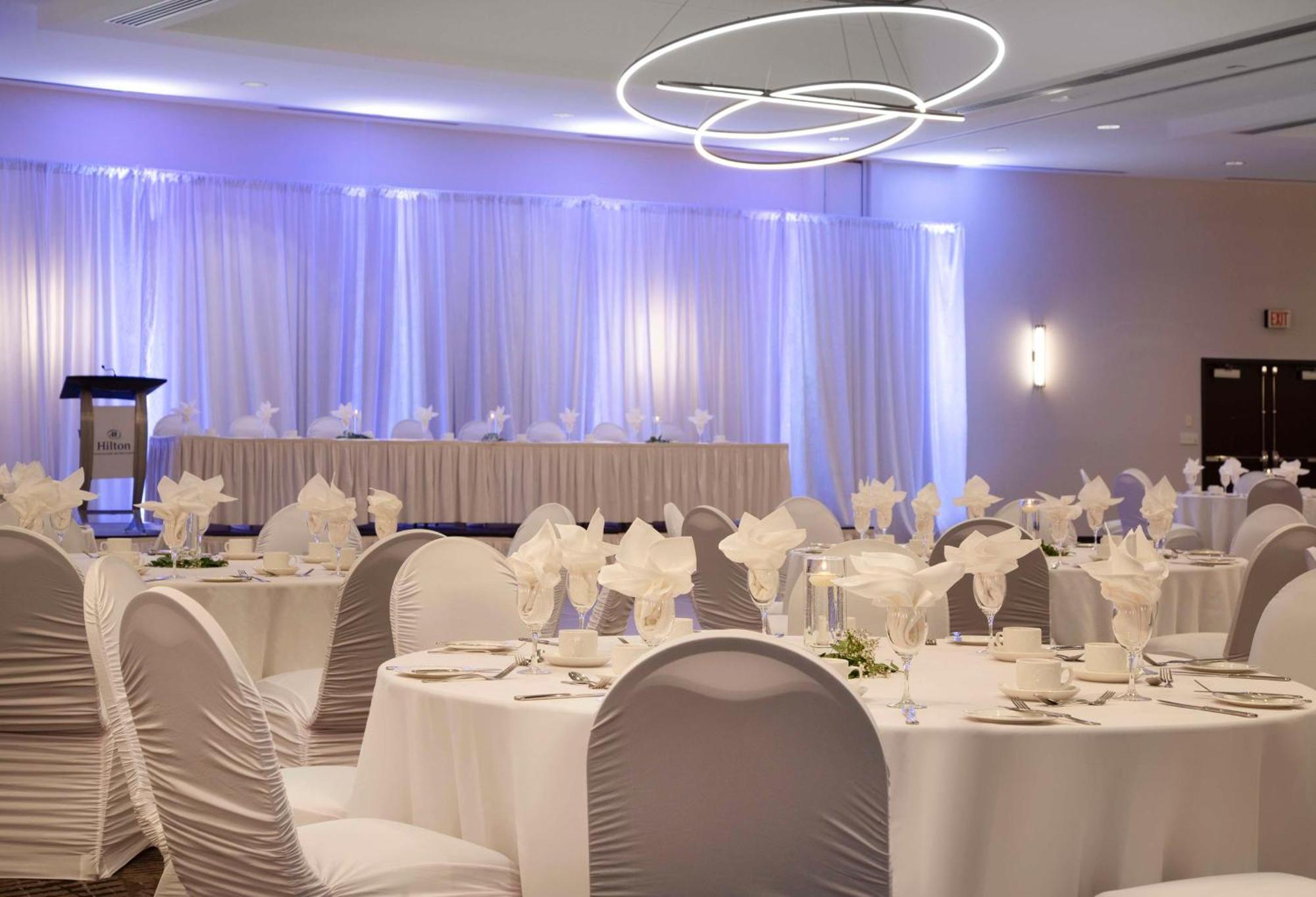 Hilton Vancouver Metrotown Бърнаби Екстериор снимка