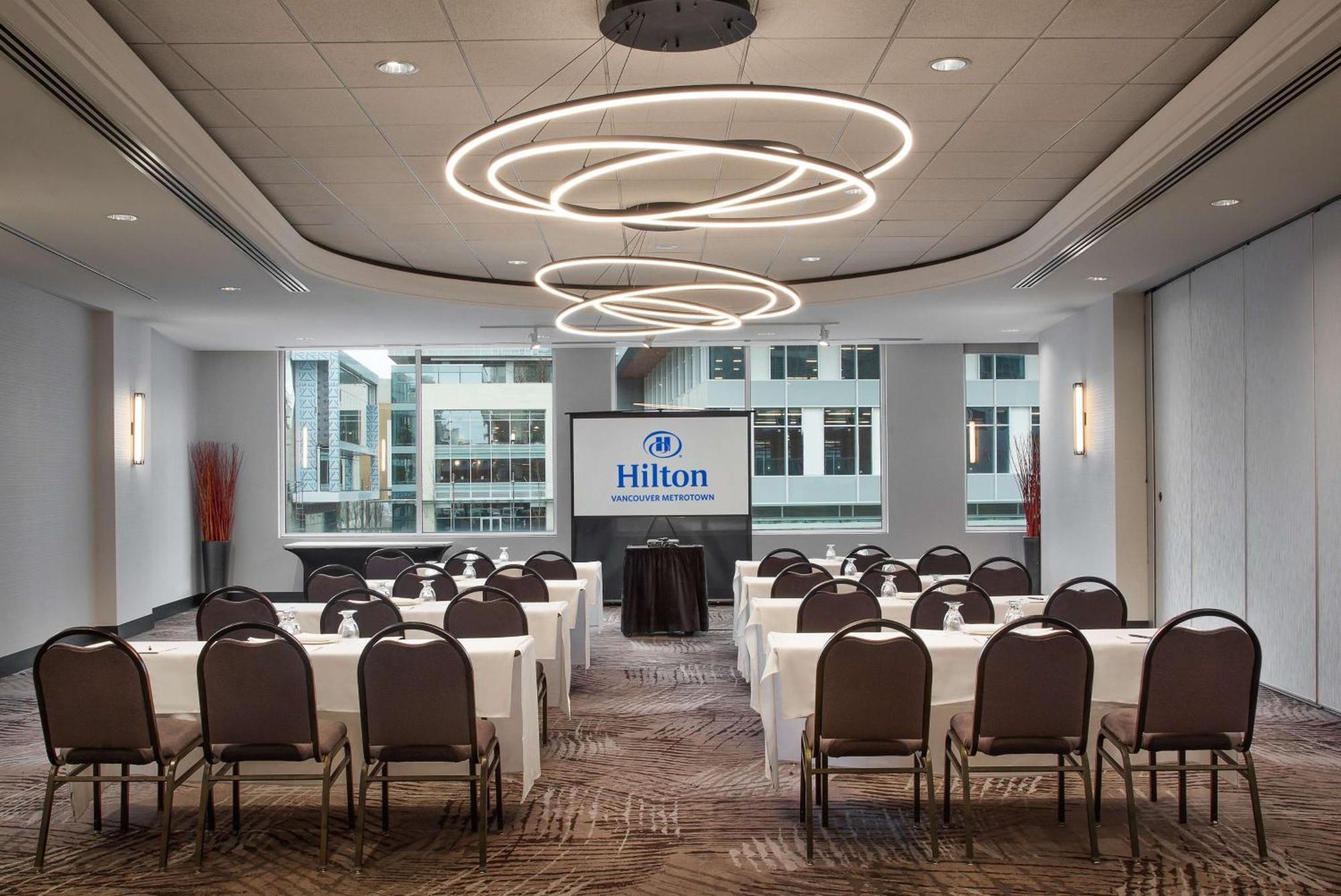 Hilton Vancouver Metrotown Бърнаби Екстериор снимка