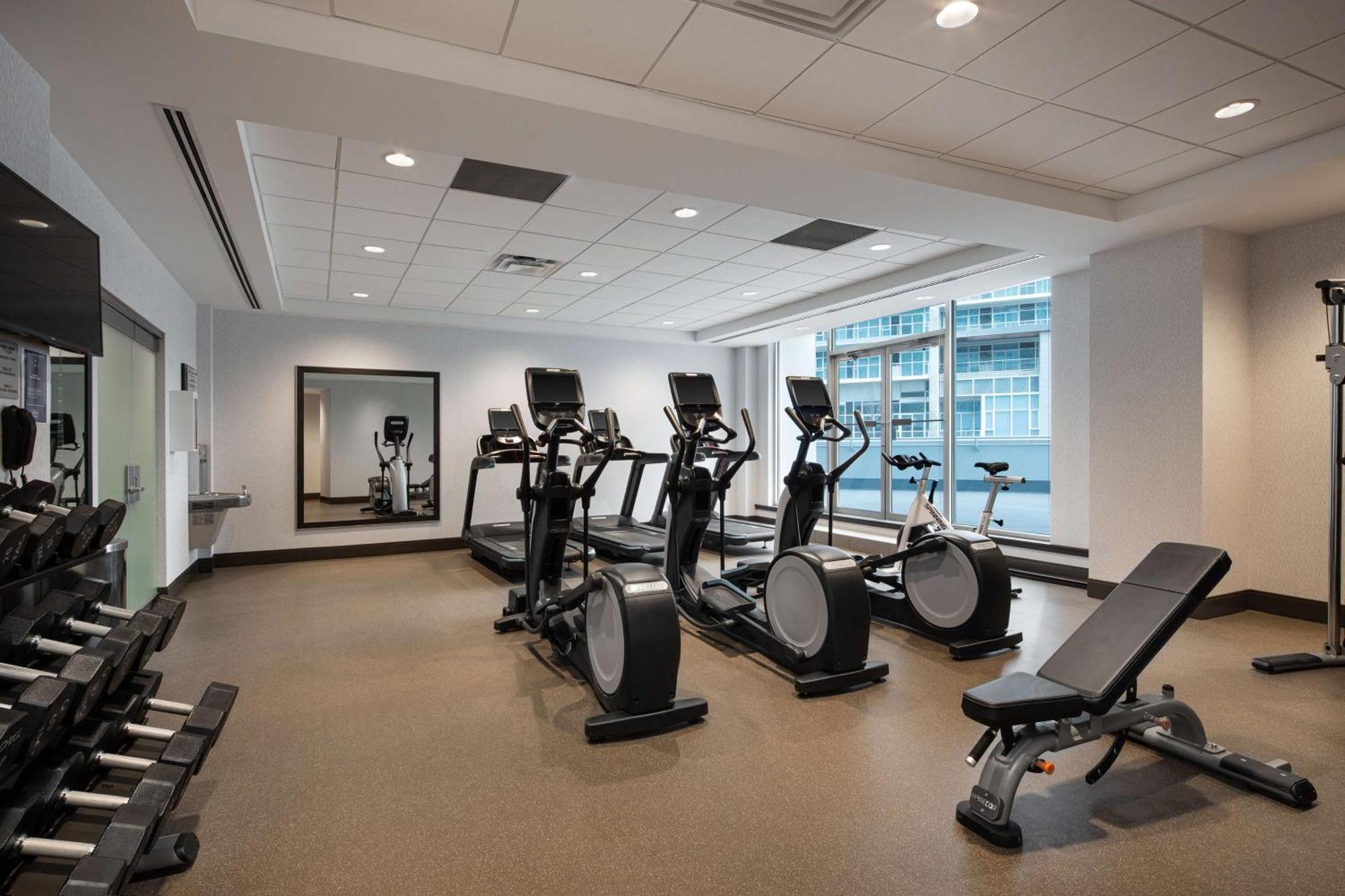 Hilton Vancouver Metrotown Бърнаби Екстериор снимка