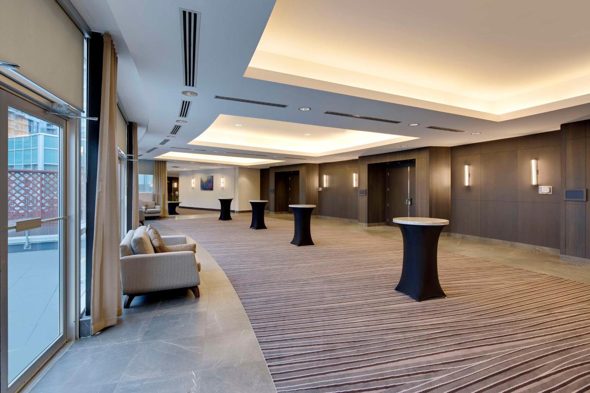 Hilton Vancouver Metrotown Бърнаби Екстериор снимка