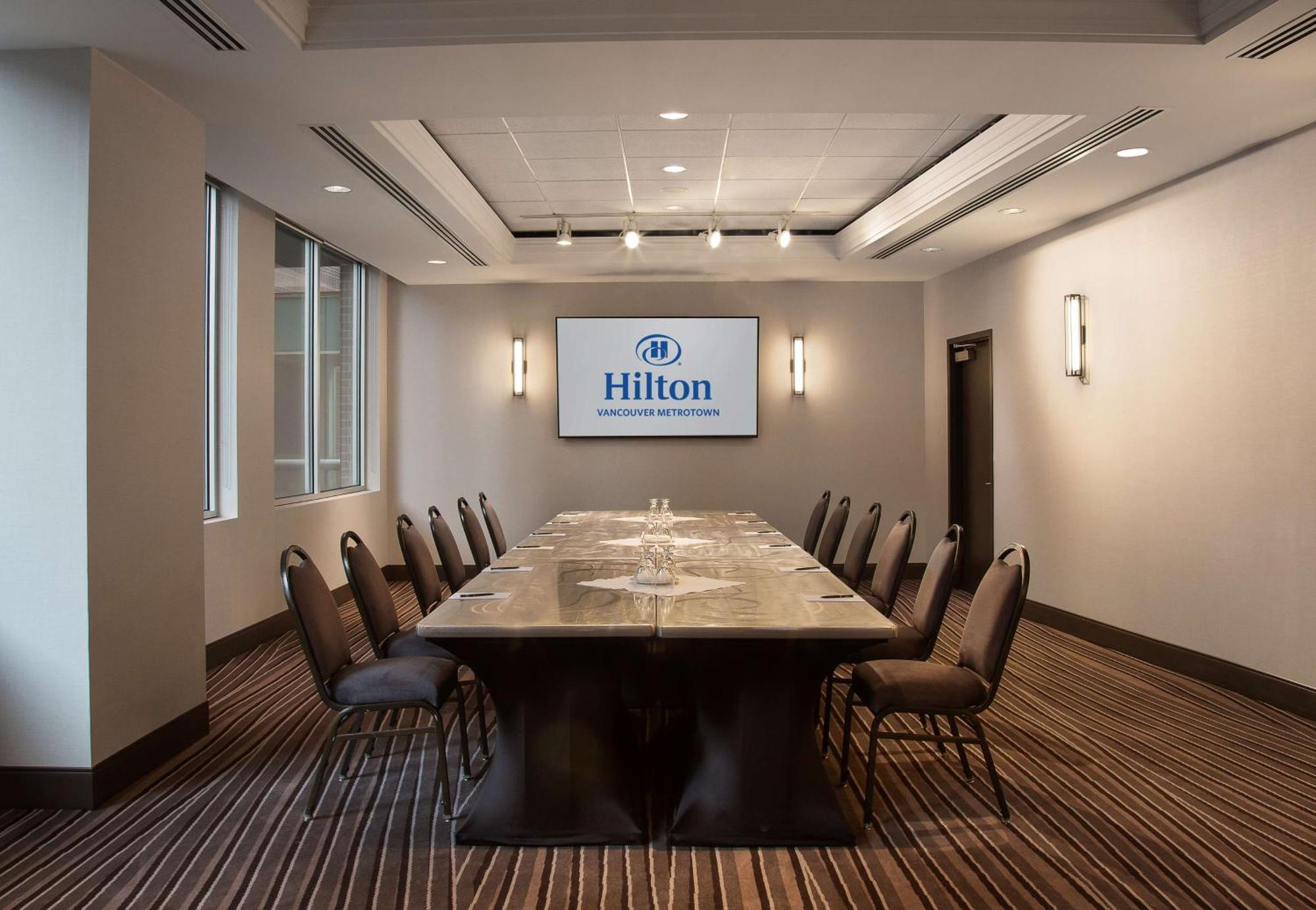 Hilton Vancouver Metrotown Бърнаби Екстериор снимка