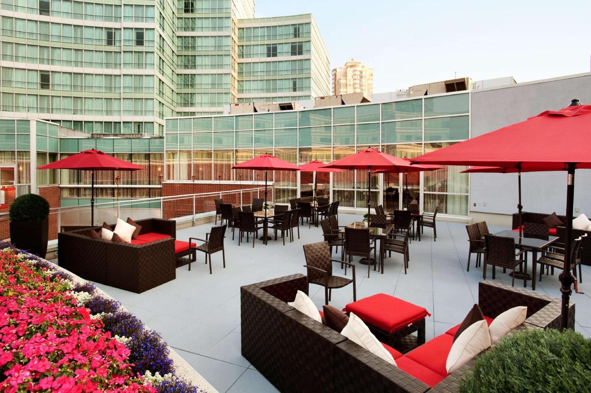 Hilton Vancouver Metrotown Бърнаби Екстериор снимка