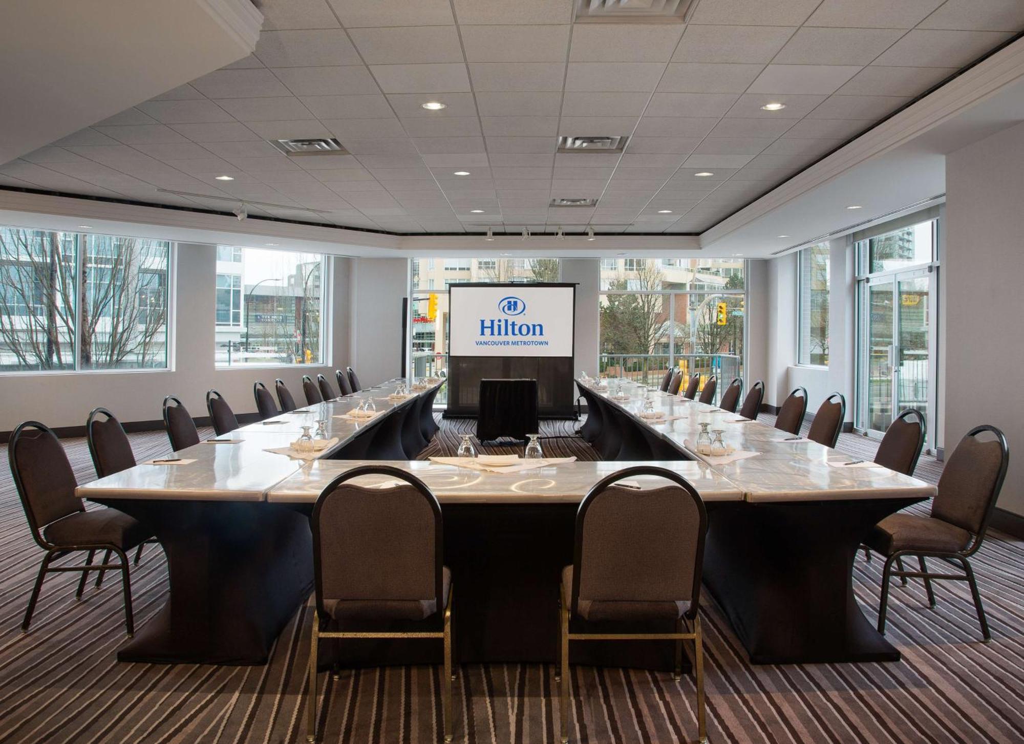 Hilton Vancouver Metrotown Бърнаби Екстериор снимка