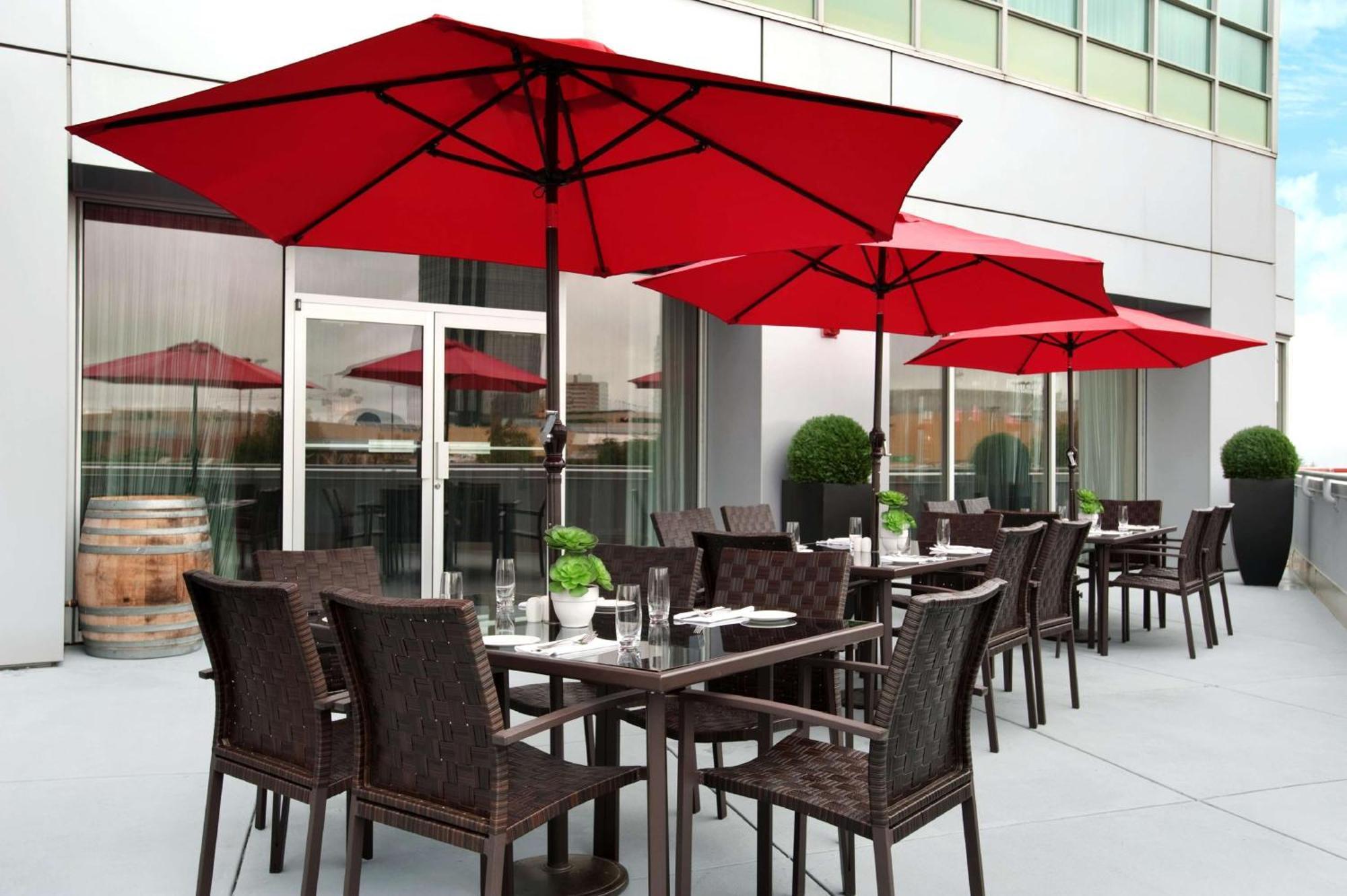 Hilton Vancouver Metrotown Бърнаби Екстериор снимка