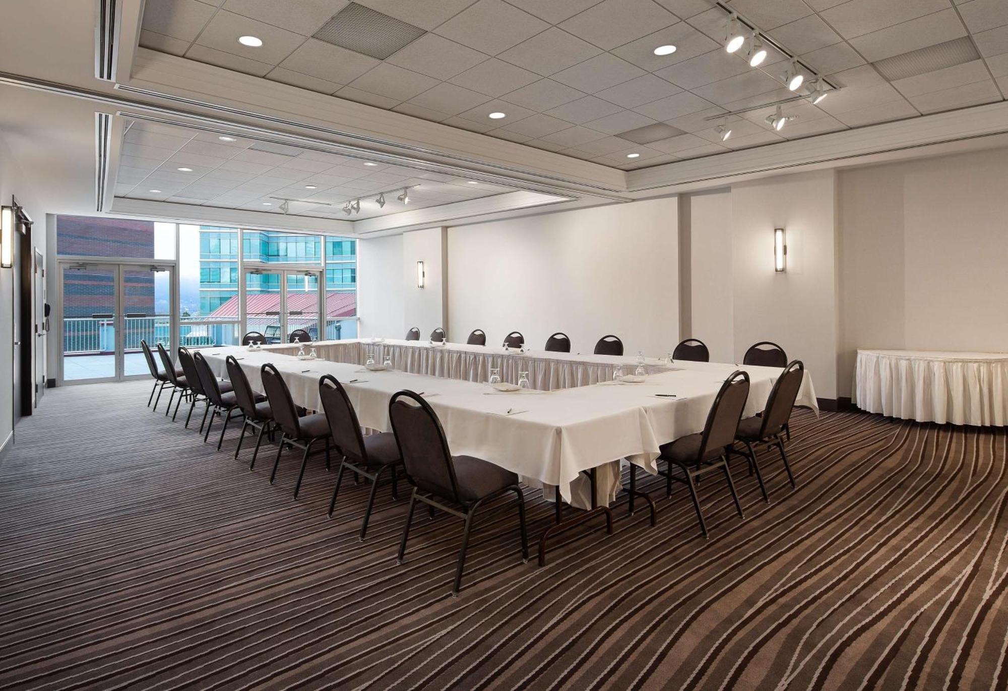 Hilton Vancouver Metrotown Бърнаби Екстериор снимка