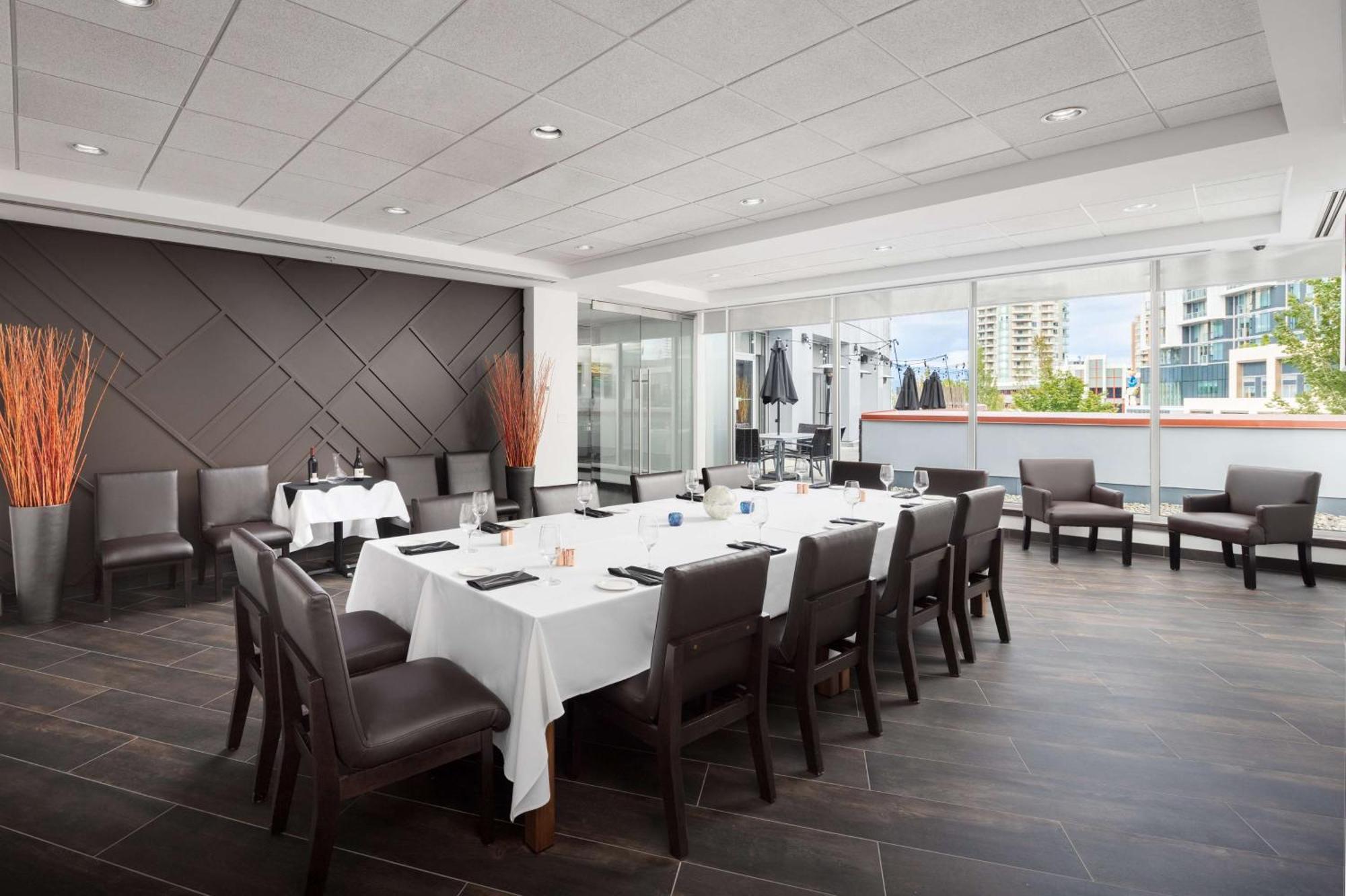 Hilton Vancouver Metrotown Бърнаби Екстериор снимка