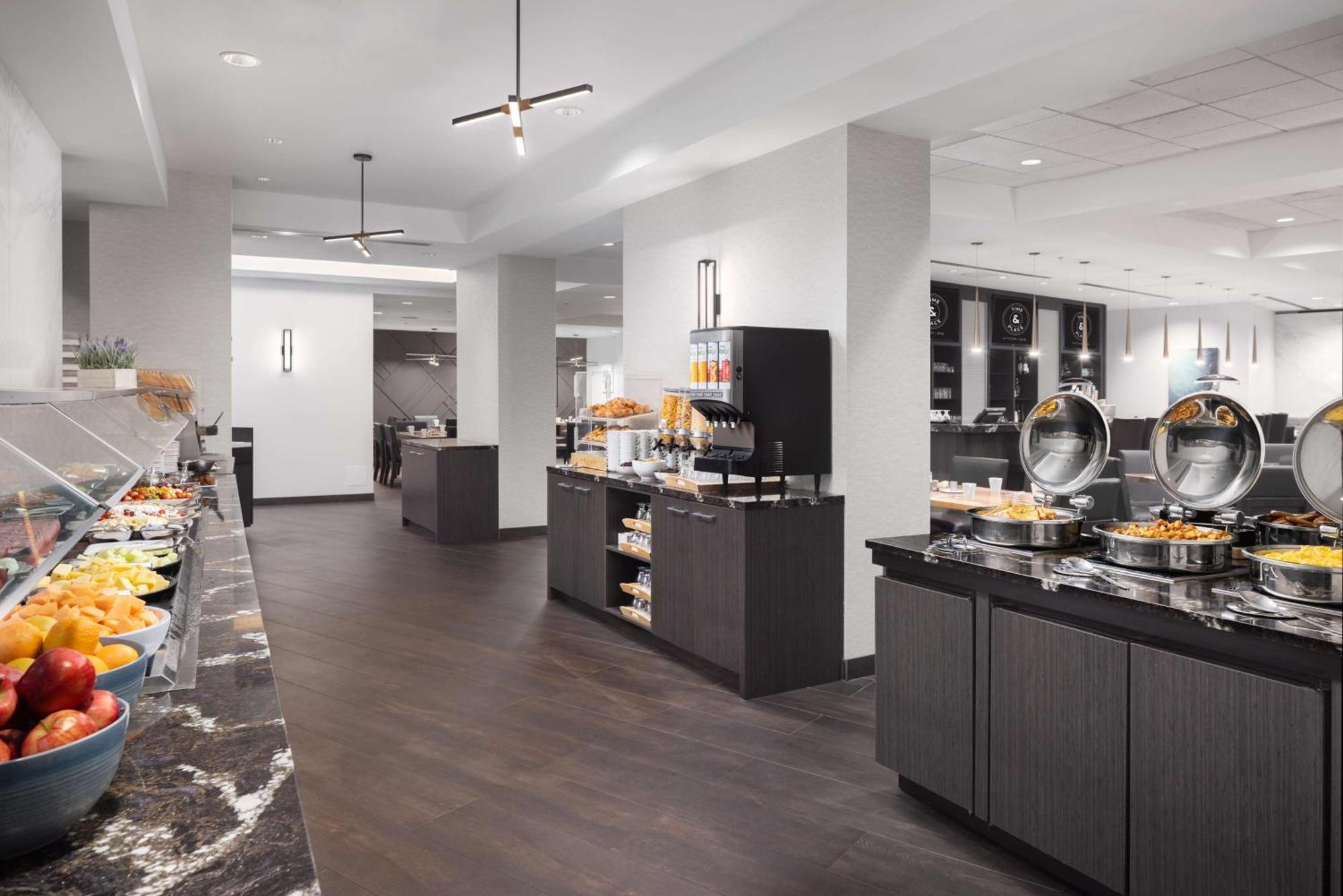 Hilton Vancouver Metrotown Бърнаби Екстериор снимка