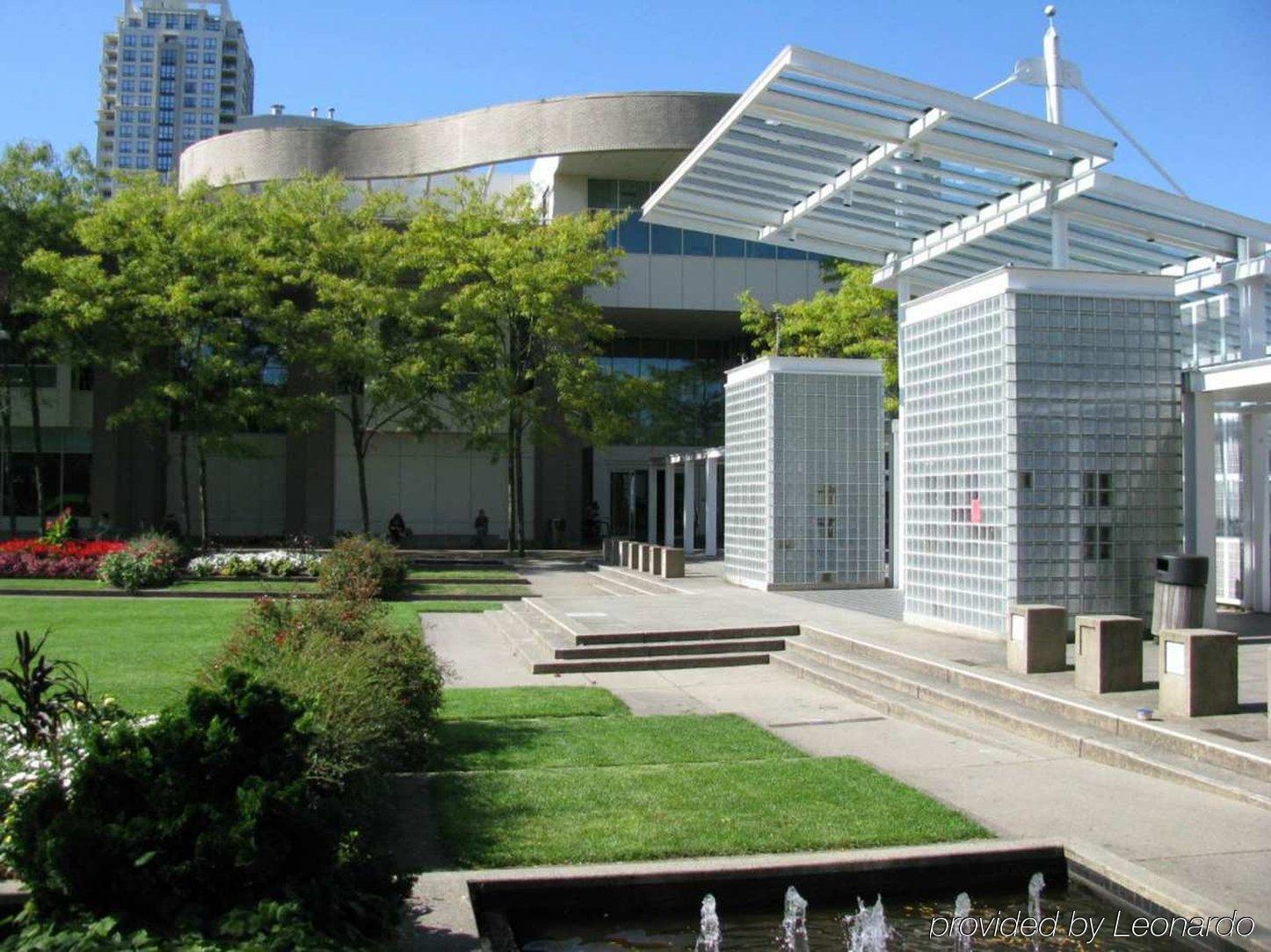 Hilton Vancouver Metrotown Бърнаби Екстериор снимка