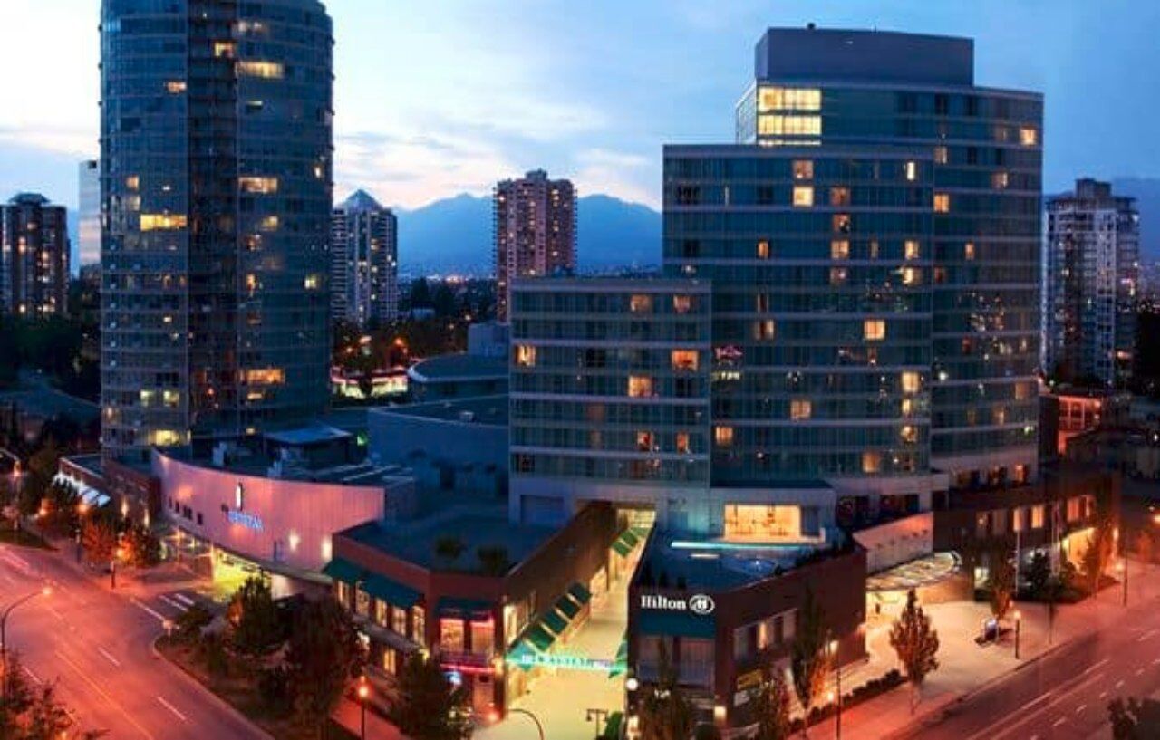 Hilton Vancouver Metrotown Бърнаби Екстериор снимка